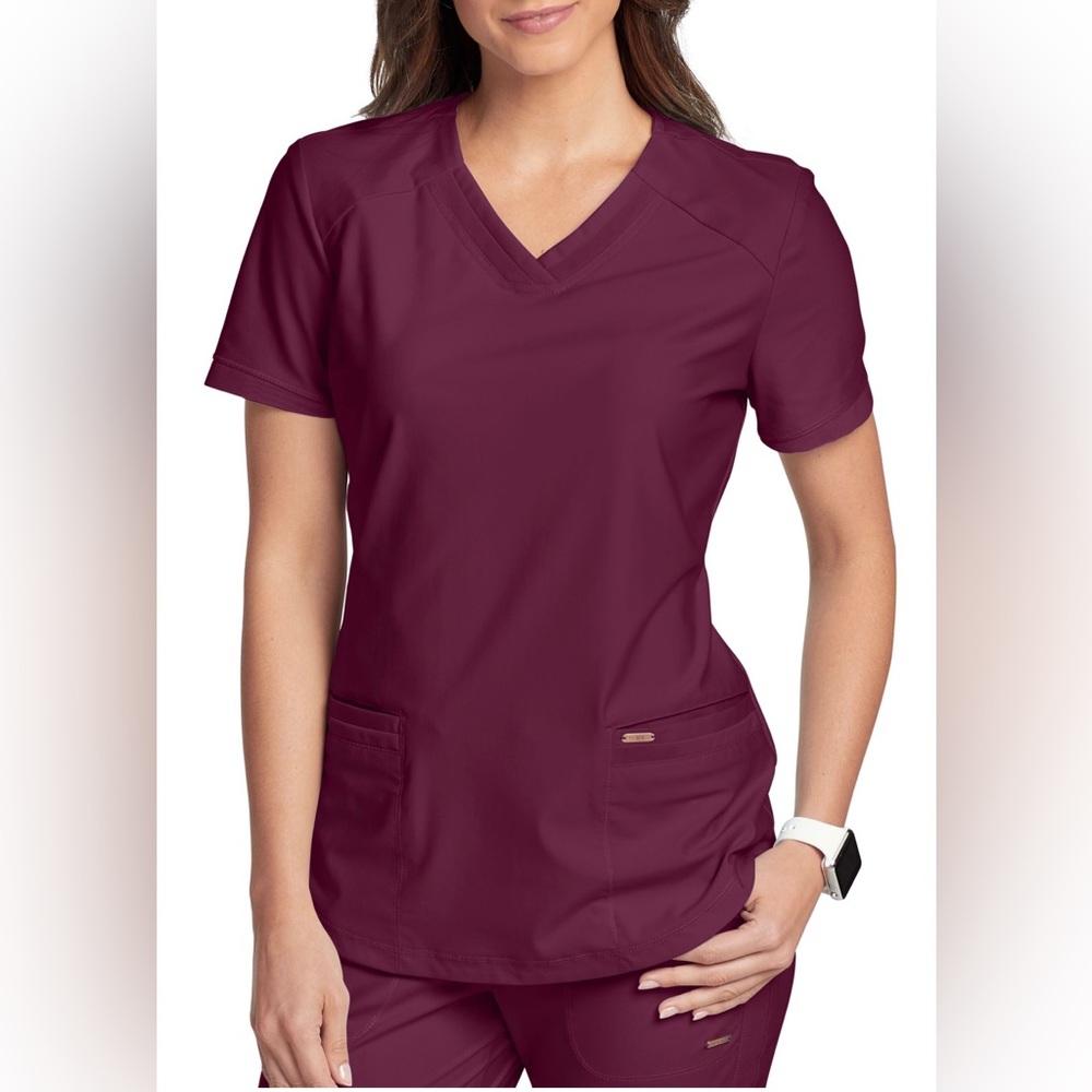 Cherokee form women’s scrub top